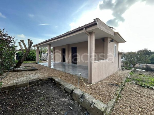 casa indipendente in vendita ad Aprilia in zona Fossignano