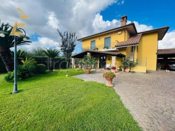 casa indipendente in vendita ad Aprilia in zona Casalazzara