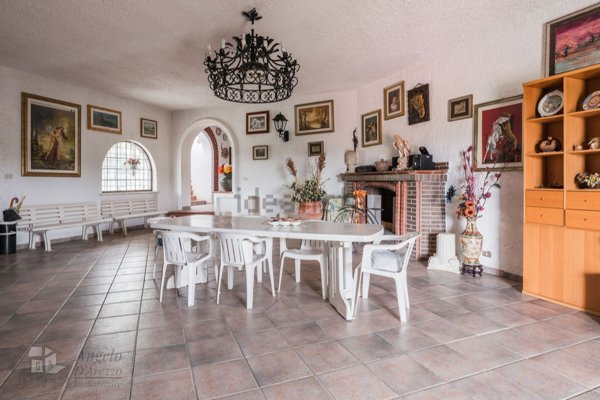 casa indipendente in vendita ad Aprilia in zona Casalazzara
