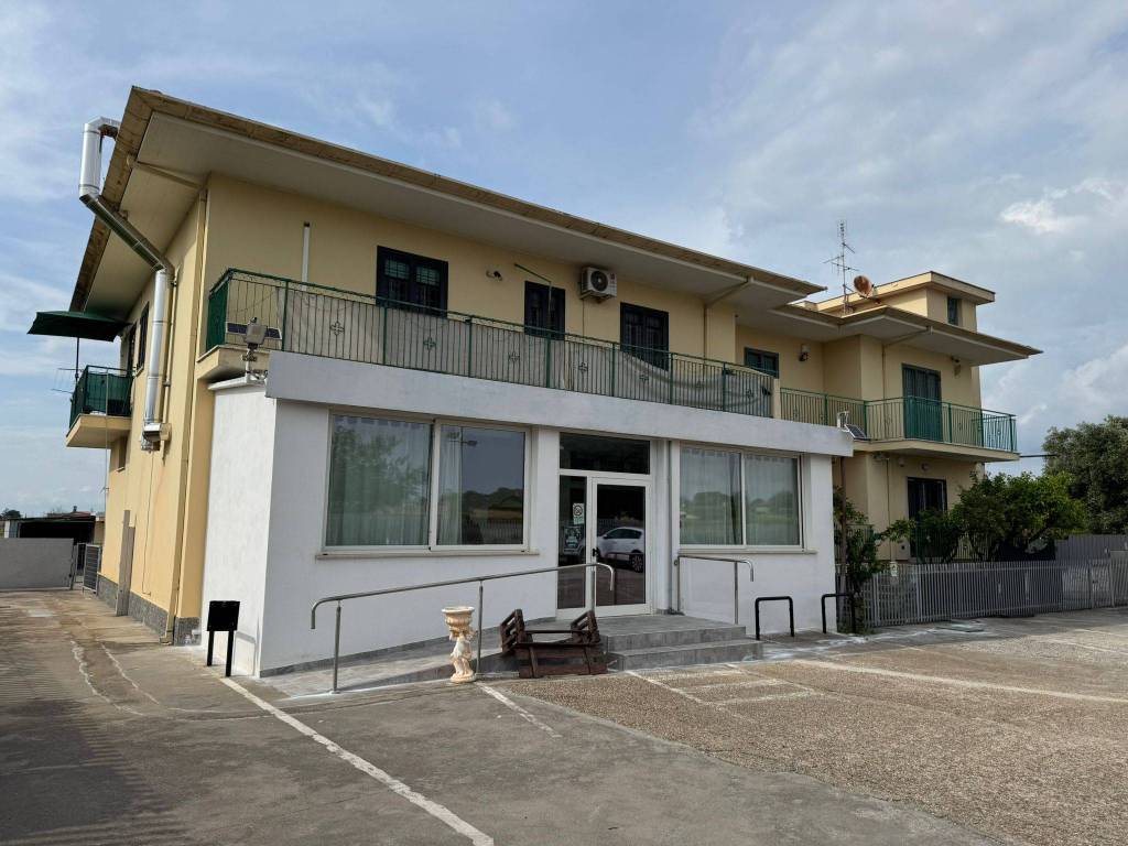 appartamento in vendita ad Aprilia in zona Casalazzara