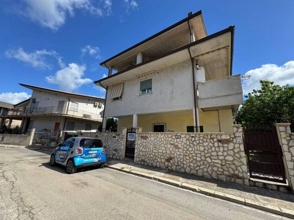 appartamento in vendita ad Aprilia in zona Riserva Nuova