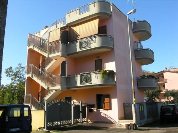 appartamento in vendita ad Aprilia in zona Campoleone