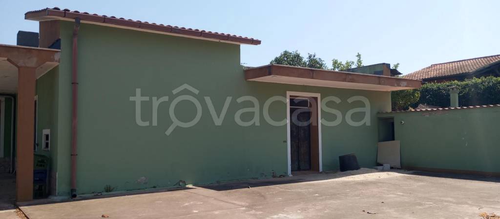 casa indipendente in vendita ad Aprilia in zona Casalazzara