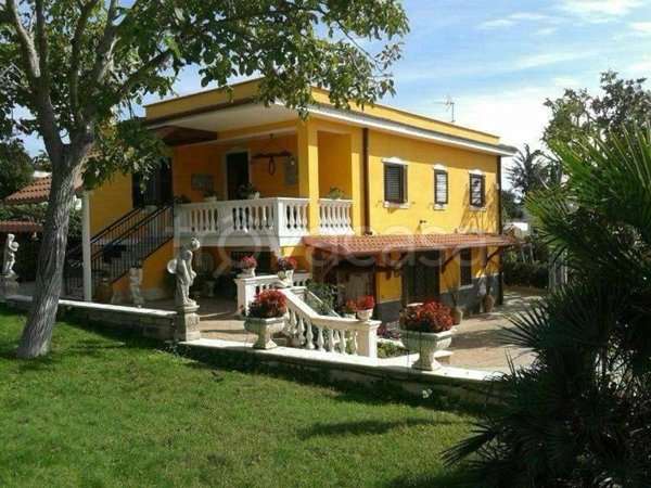 casa indipendente in vendita ad Aprilia in zona Campoleone