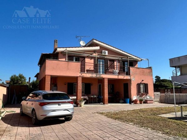 casa indipendente in vendita ad Aprilia in zona Cogna