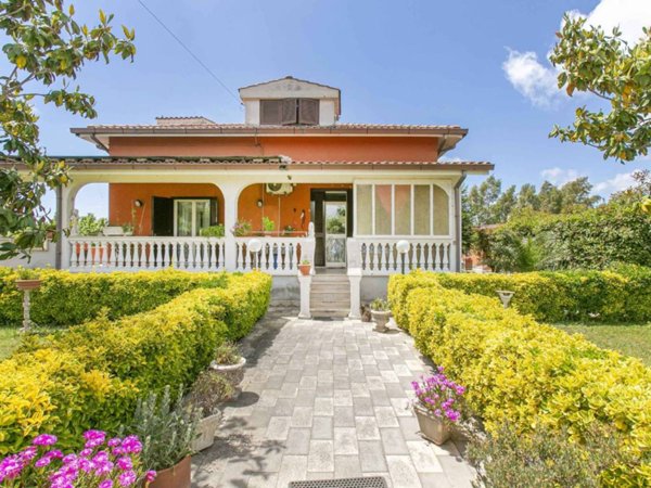 casa indipendente in vendita ad Aprilia in zona Fossignano