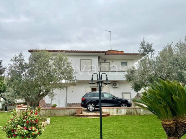 casa indipendente in vendita ad Aprilia in zona Camilleri-Vallelata