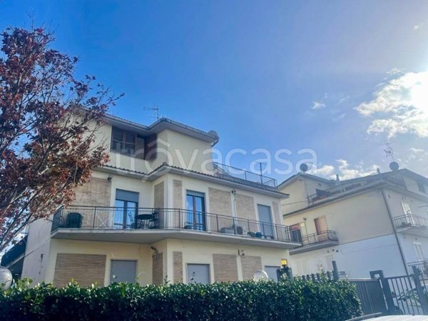 appartamento in vendita ad Aprilia in zona Campoleone