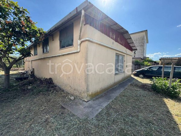 locale commerciale in vendita ad Aprilia