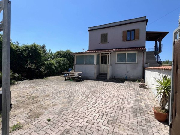 appartamento in vendita ad Aprilia in zona Fossignano