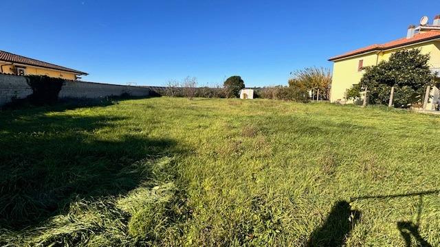 negozio in vendita ad Aprilia in zona Campo di Carne