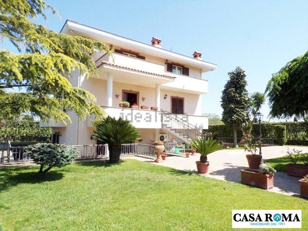 casa indipendente in vendita ad Aprilia in zona Campo di Carne