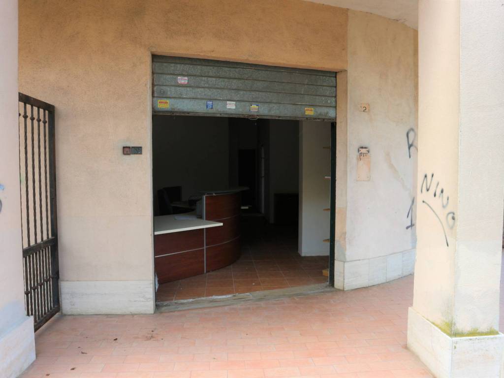 locale commerciale in vendita ad Aprilia