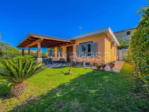 casa indipendente in vendita ad Aprilia in zona Campoverde