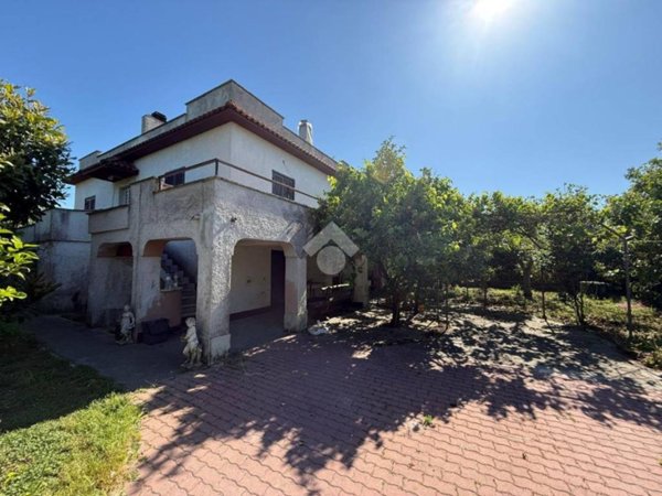 casa indipendente in vendita ad Aprilia in zona Campoverde