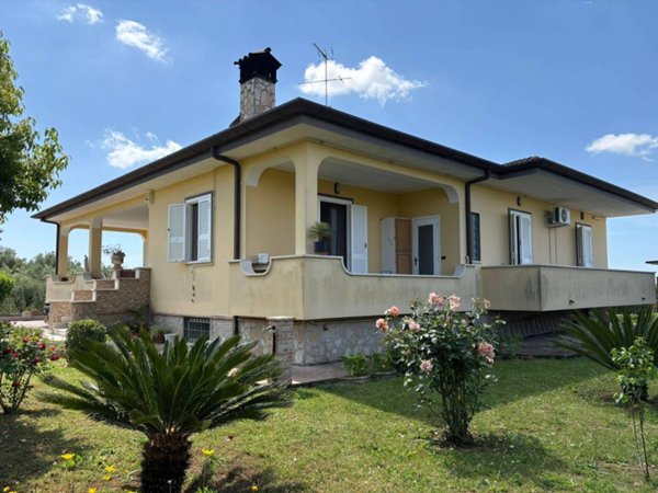 casa indipendente in vendita ad Aprilia