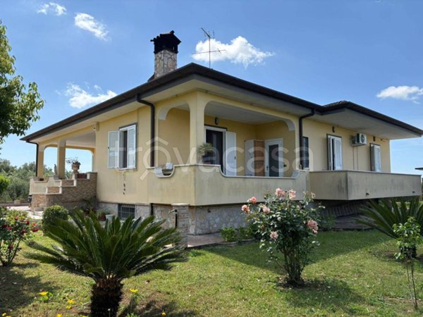 casa indipendente in vendita ad Aprilia in zona Torre del Padiglione