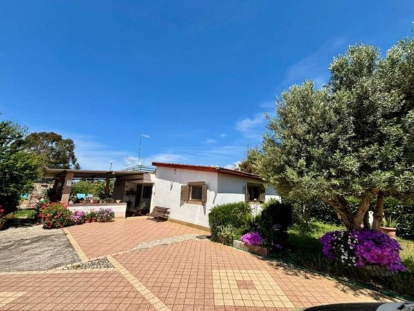 casa indipendente in vendita ad Aprilia in zona Campoverde
