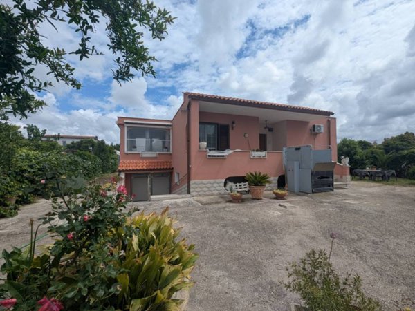 casa indipendente in vendita ad Aprilia in zona Campoverde