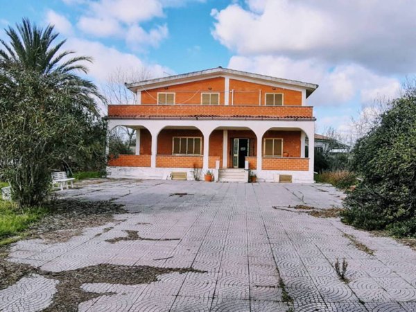 casa indipendente in vendita ad Aprilia in zona Campo di Carne