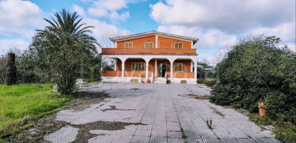 casa indipendente in vendita ad Aprilia in zona Cogna