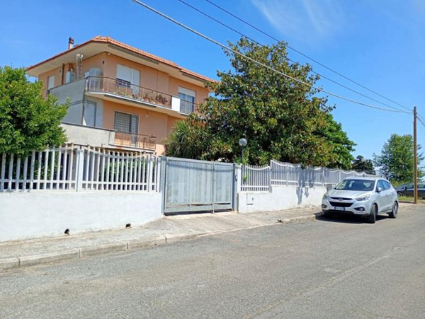 appartamento in vendita ad Aprilia in zona Fossignano