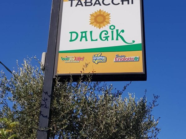 negozio in vendita ad Aprilia in zona Riserva Nuova