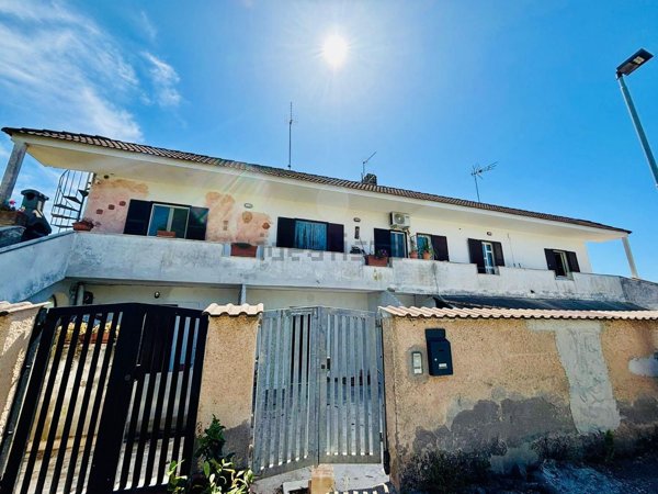 appartamento in vendita ad Aprilia in zona Fossignano