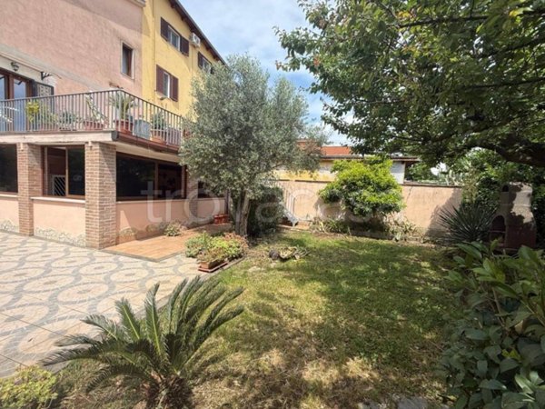 casa indipendente in vendita ad Aprilia in zona Leda