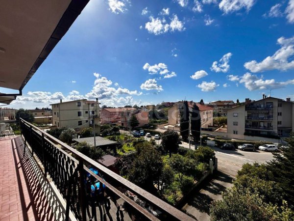 appartamento in vendita ad Aprilia in zona Campoleone