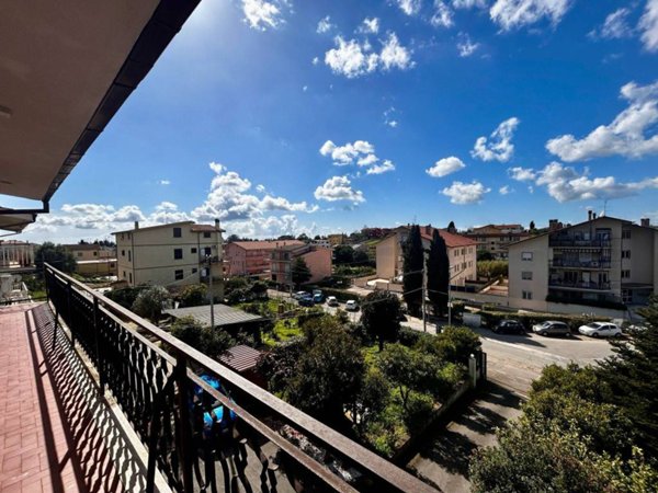 appartamento in vendita ad Aprilia in zona Campoleone