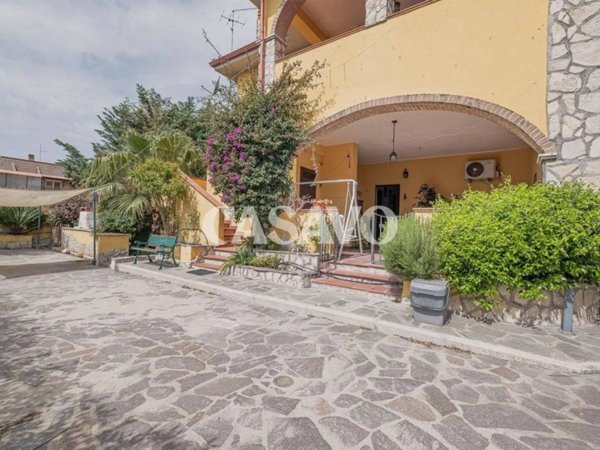 appartamento in vendita ad Aprilia in zona Cogna