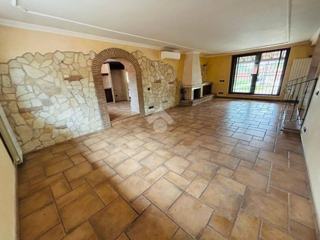 casa indipendente in vendita ad Aprilia in zona Campoverde
