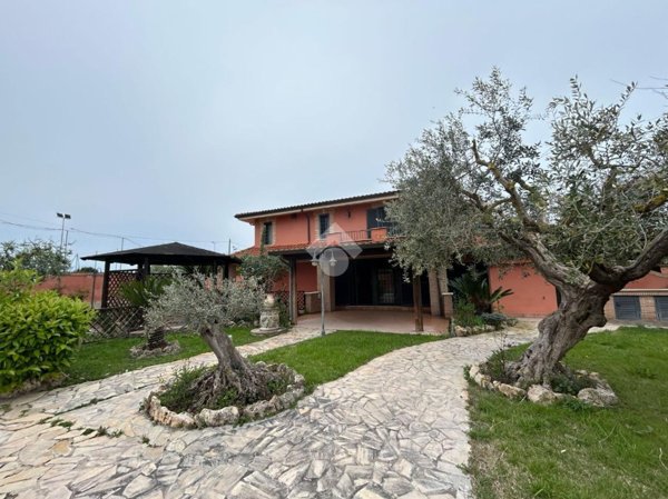 casa indipendente in vendita ad Aprilia in zona Riserva Nuova