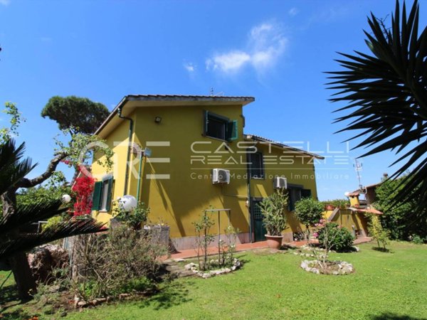 casa indipendente in vendita ad Aprilia in zona Fossignano
