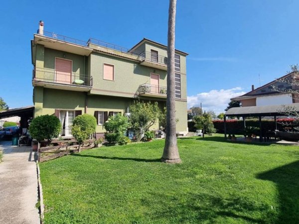 intera palazzina in vendita ad Aprilia