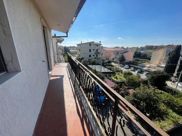 appartamento in vendita ad Aprilia in zona Campoleone
