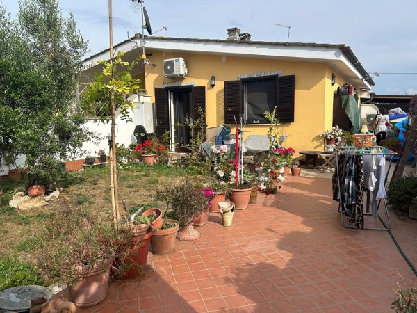 appartamento in vendita ad Aprilia in zona Cogna