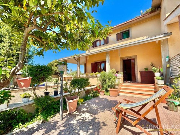 casa indipendente in vendita ad Aprilia in zona Cogna