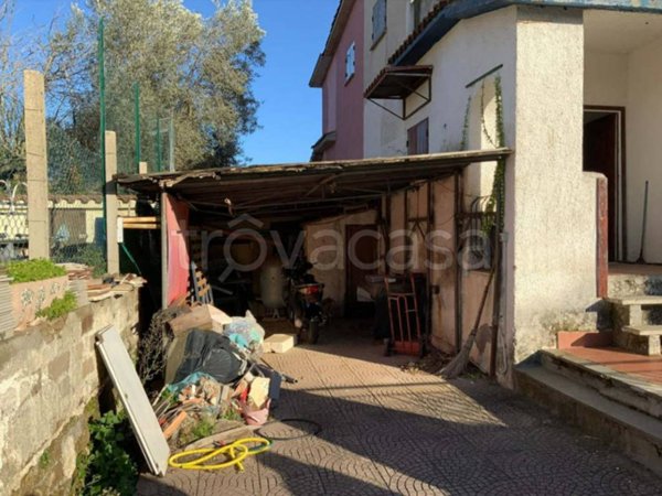 appartamento in vendita ad Aprilia in zona Cogna