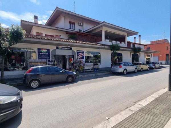 negozio in vendita ad Aprilia