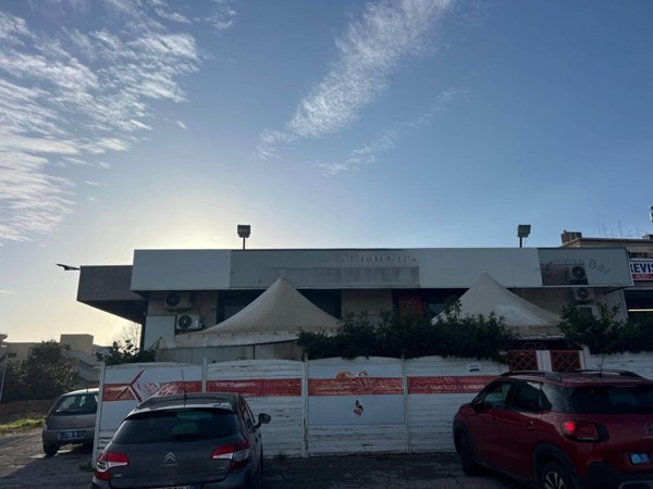 locale commerciale in vendita ad Aprilia