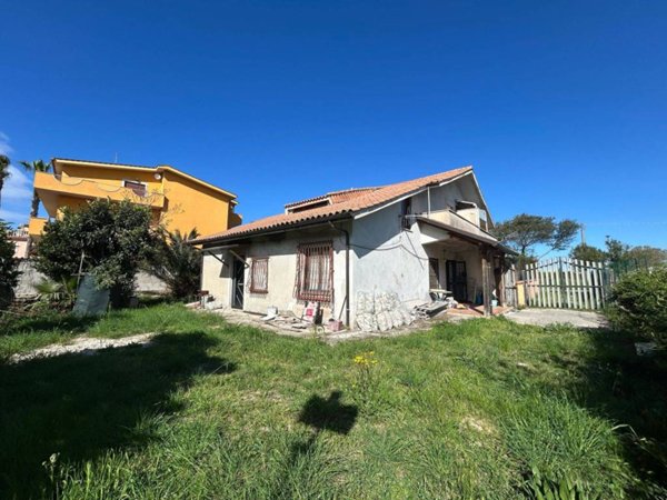 casa indipendente in vendita ad Aprilia in zona Campoverde