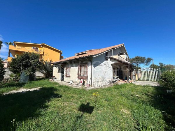 casa indipendente in vendita ad Aprilia in zona Cogna