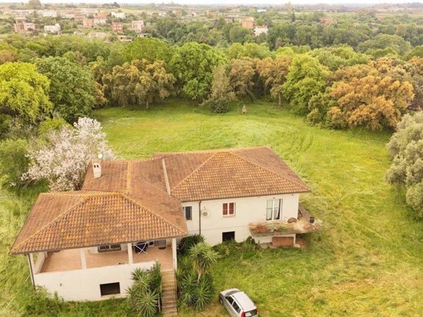 casa indipendente in vendita ad Aprilia in zona Campoleone
