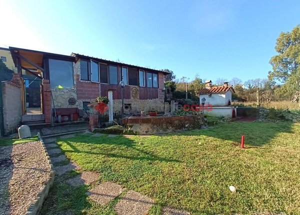 casa indipendente in vendita ad Aprilia in zona Casalazzara