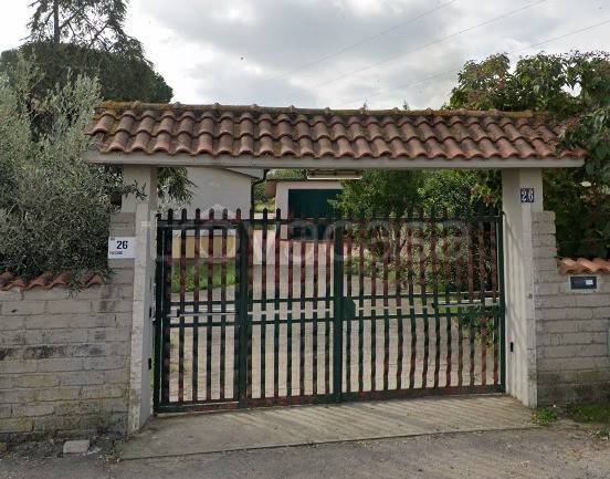 casa indipendente in vendita ad Aprilia in zona Campo di Carne