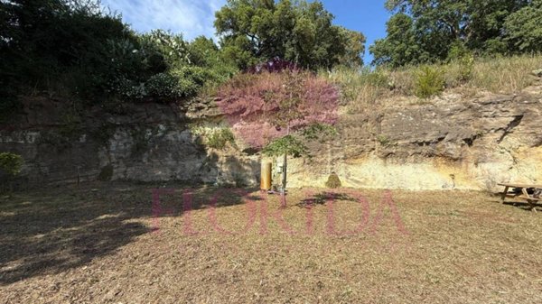 terreno agricolo in vendita ad Aprilia in zona Fossignano