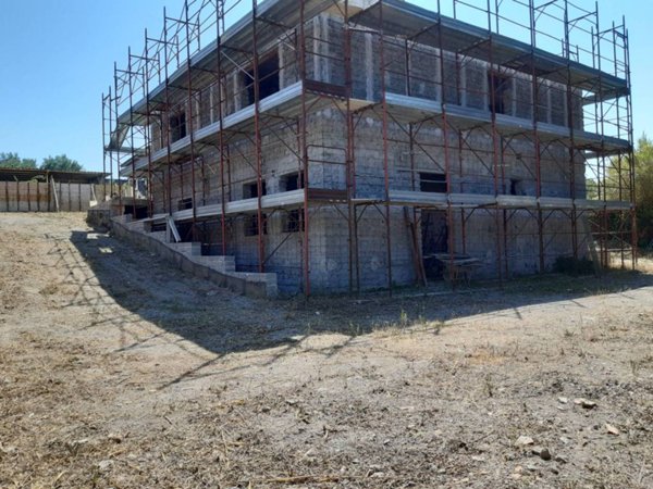 casa indipendente in vendita ad Aprilia in zona Fossignano