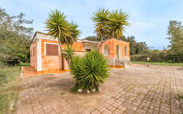 casa indipendente in vendita ad Aprilia in zona Fossignano